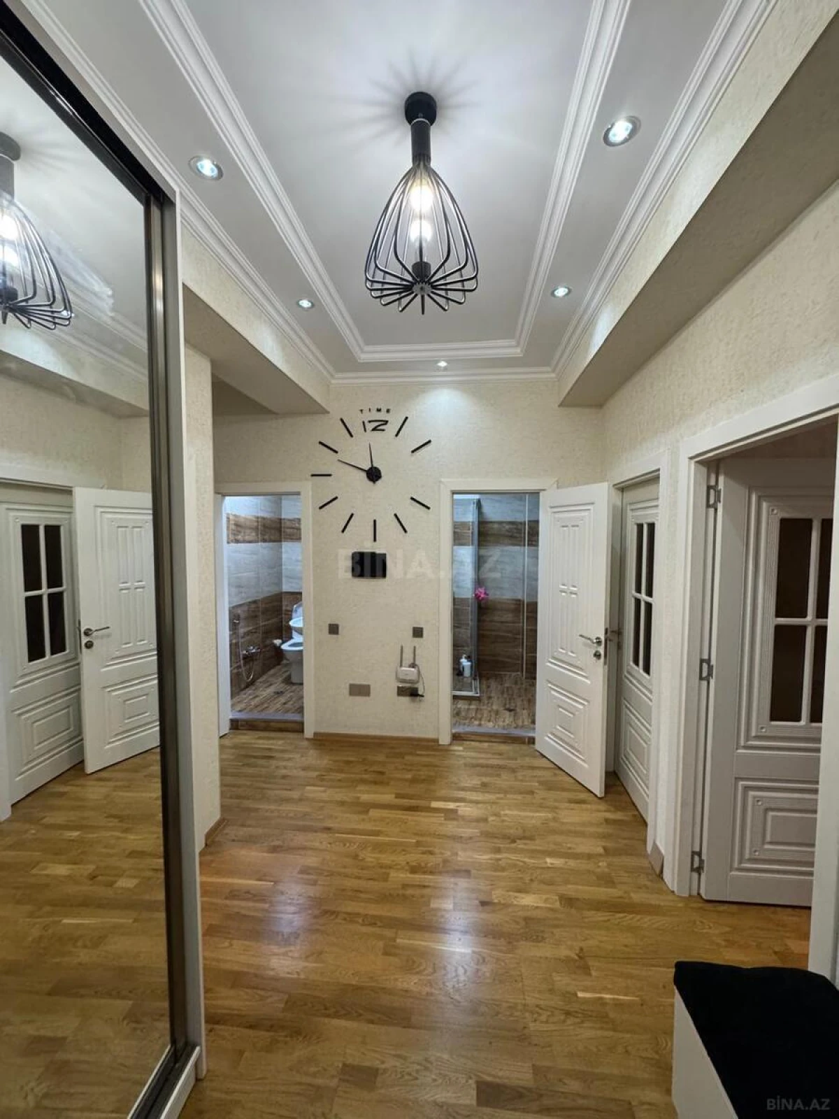 Satılır 3 otaqlı mənzil 121 m²