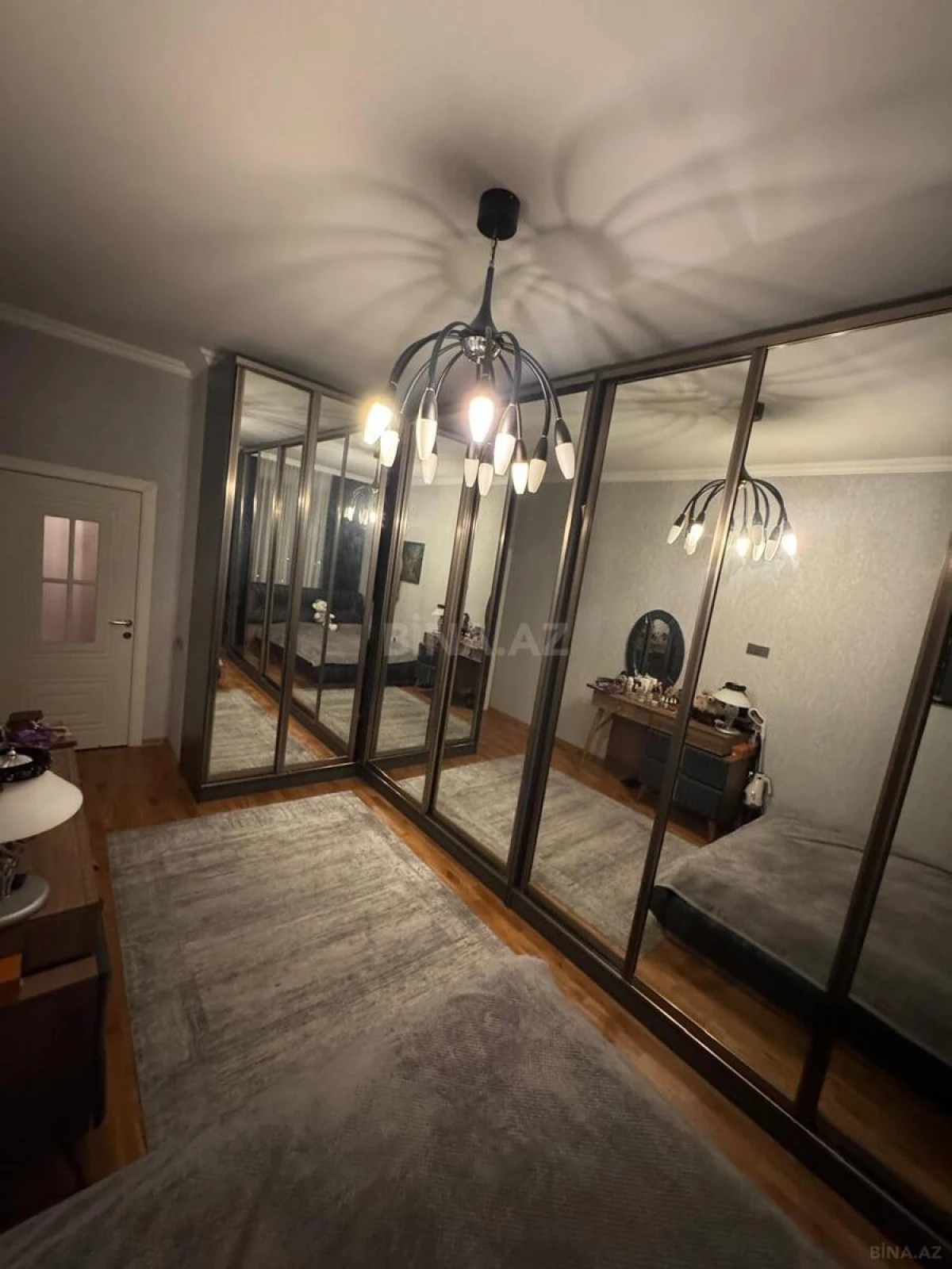 Satılır 3 otaqlı mənzil 121 m²