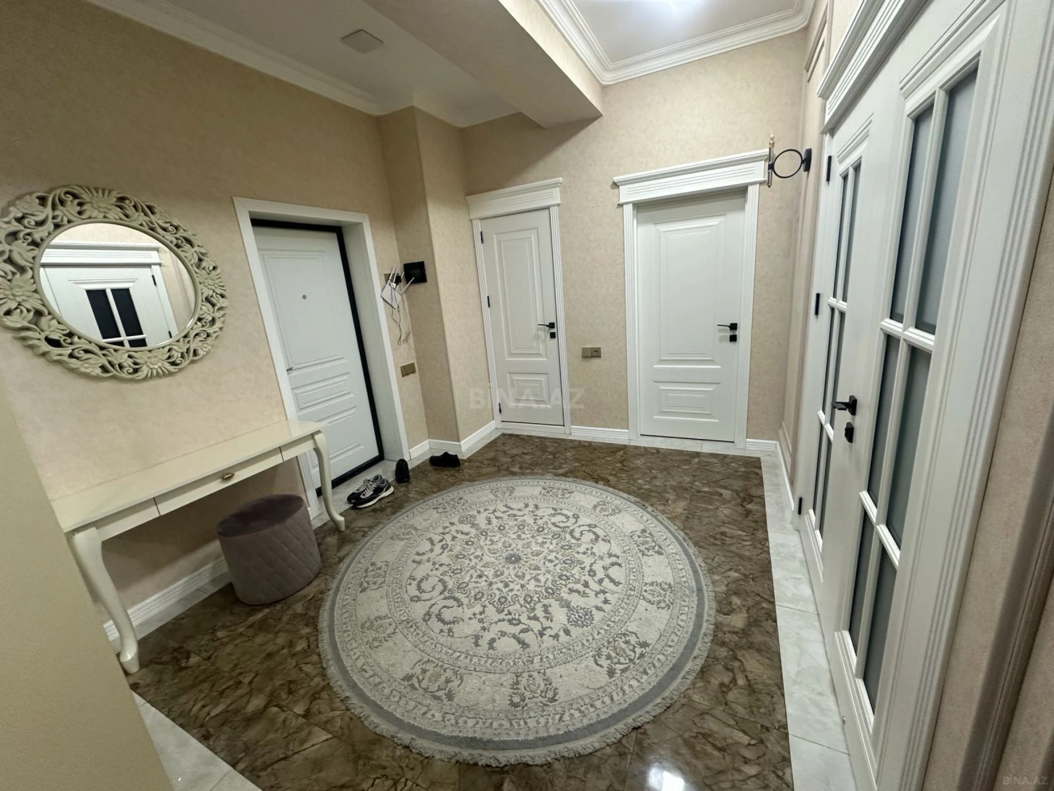 Kirayə verilir 3 otaqlı mənzil 110 m²