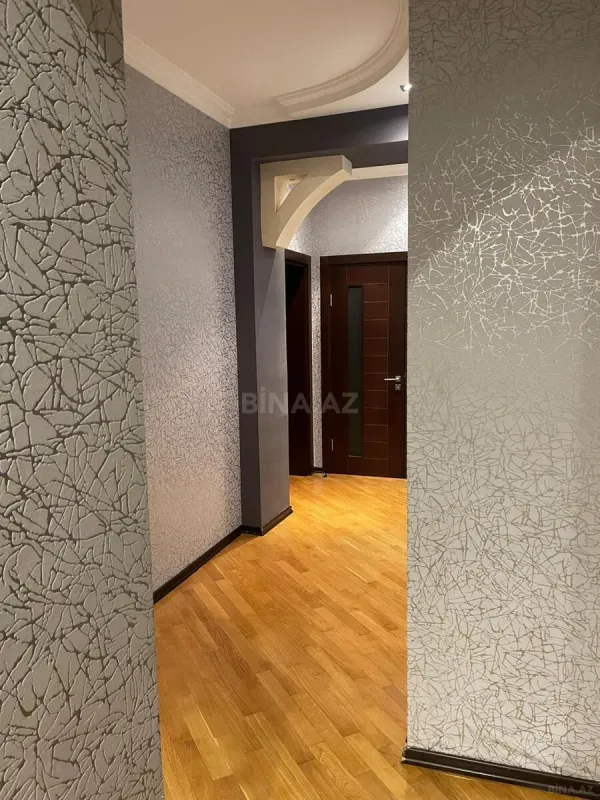 Satılır 3 otaqlı mənzil 160 m²