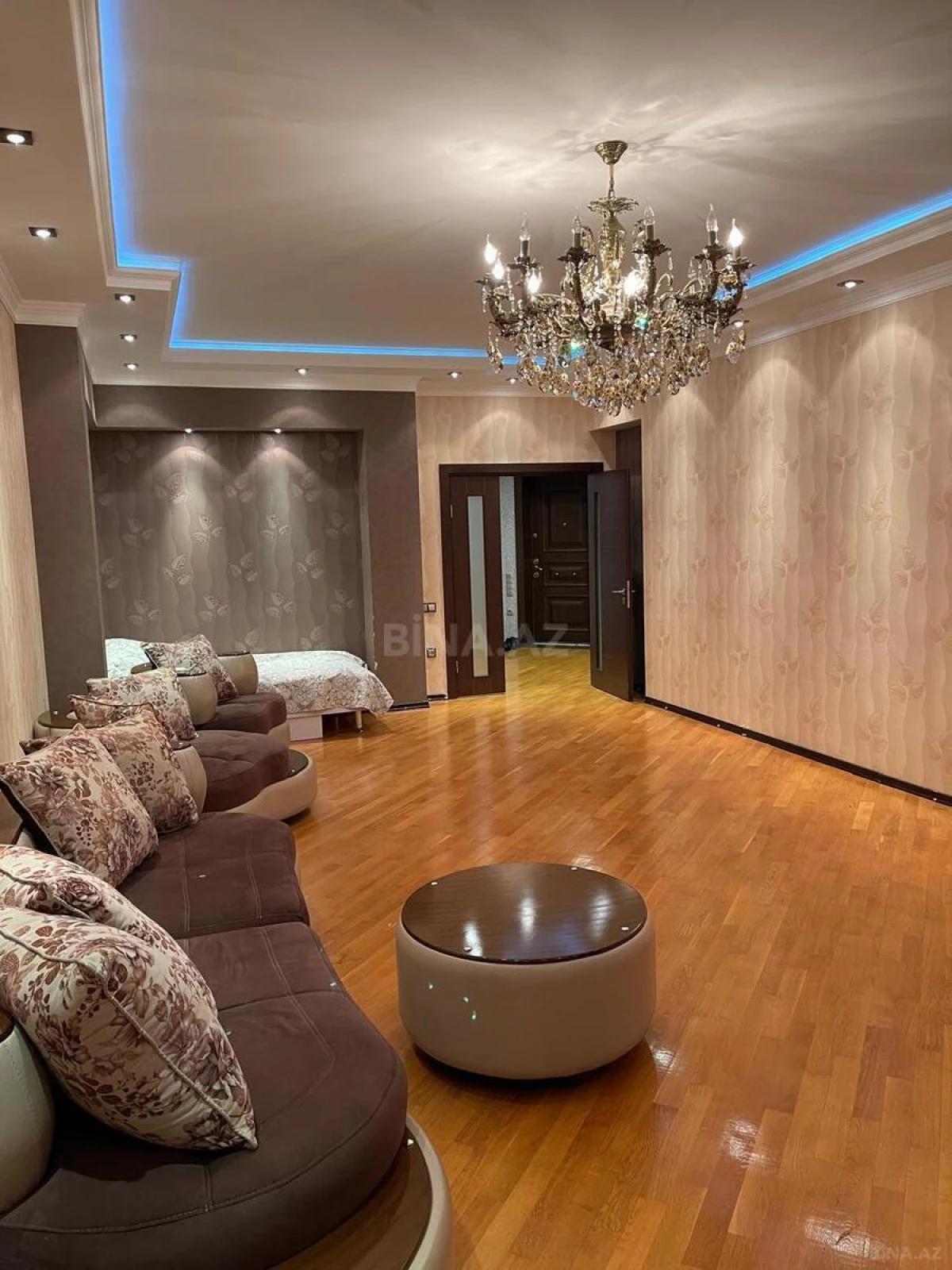 Satılır 3 otaqlı mənzil 160 m²