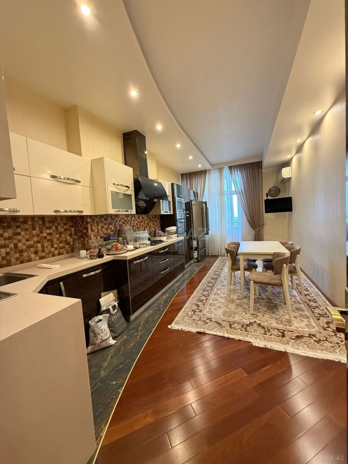 Satılır 5 otaqlı mənzil 202 m²