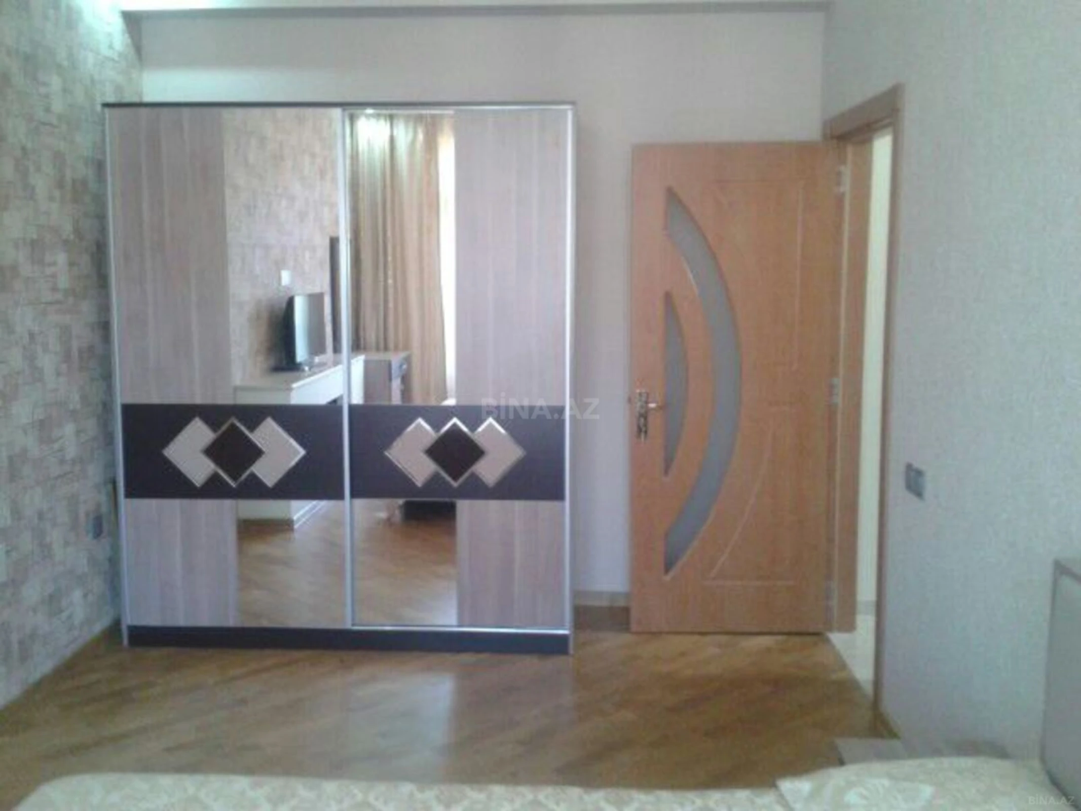 Satılır 2 otaqlı mənzil 72 m²