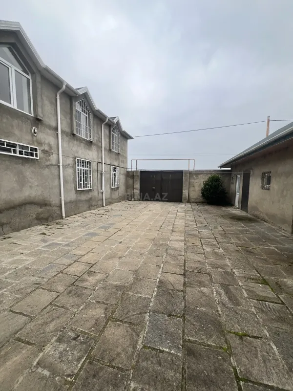 Satılır 5 otaqlı həyət evi 176 m²