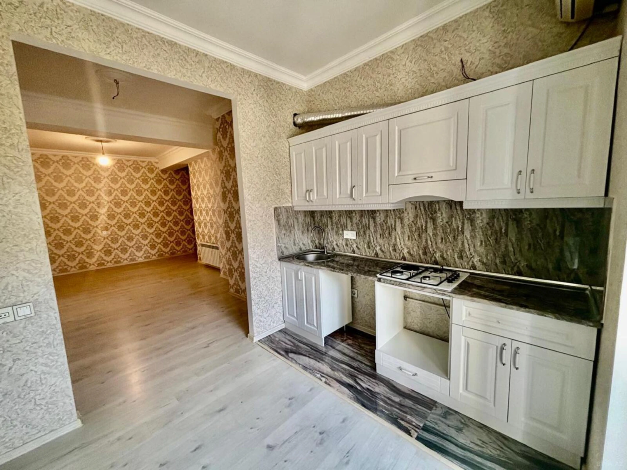 Kirayə verilir 3 otaqlı ofis 90 m²