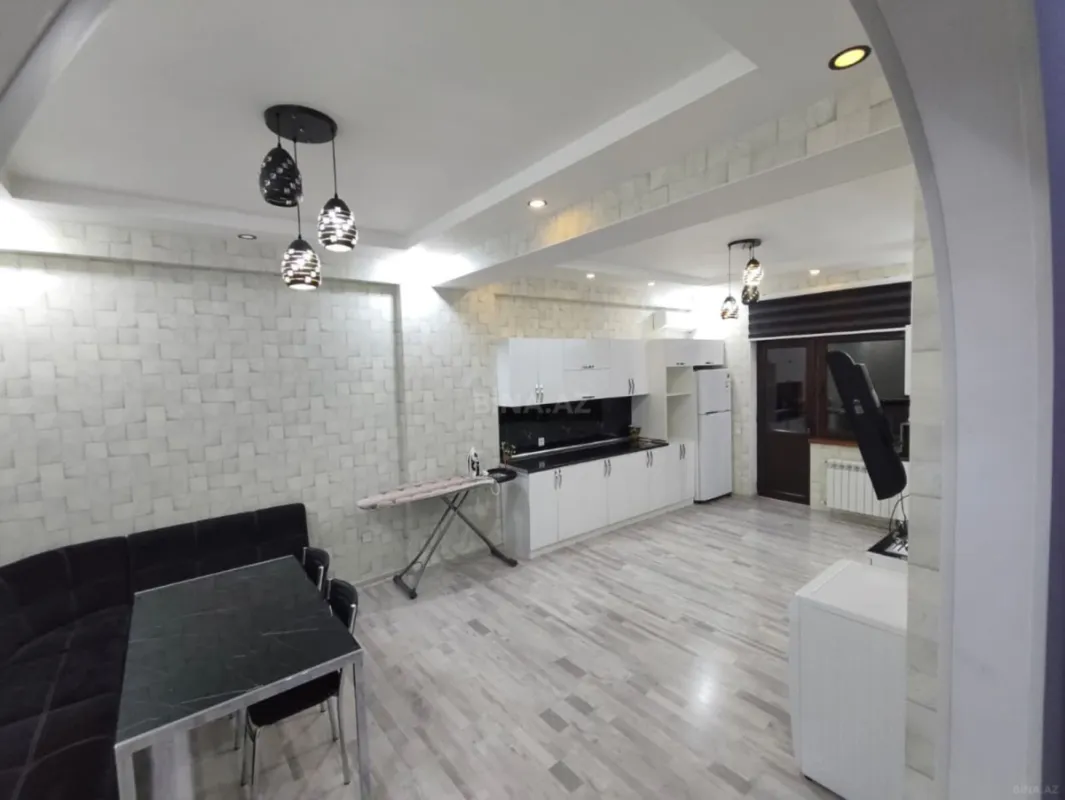 Kirayə verilir 4 otaqlı mənzil 185 m²