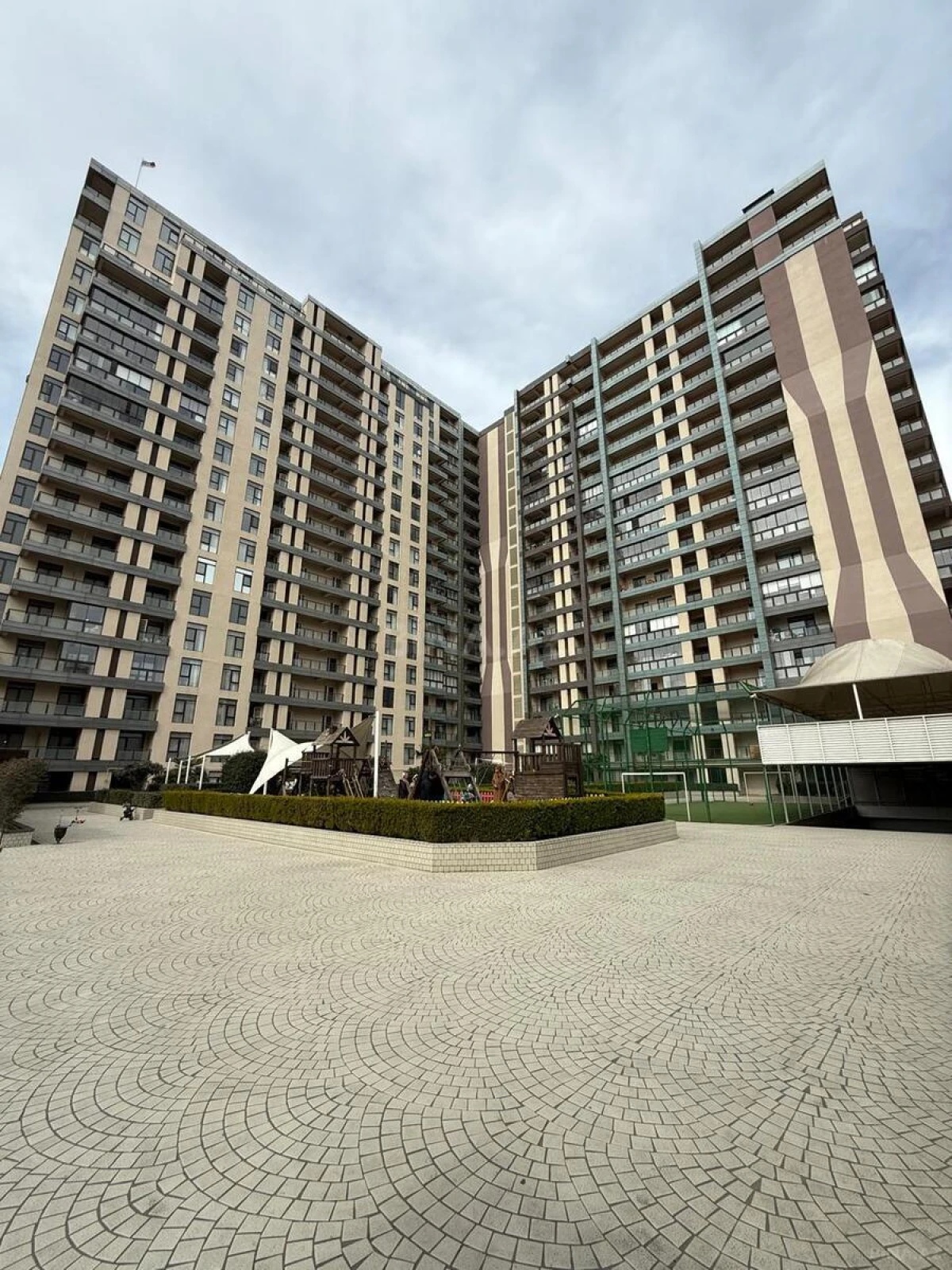 Satılır 2 otaqlı mənzil 75 m²