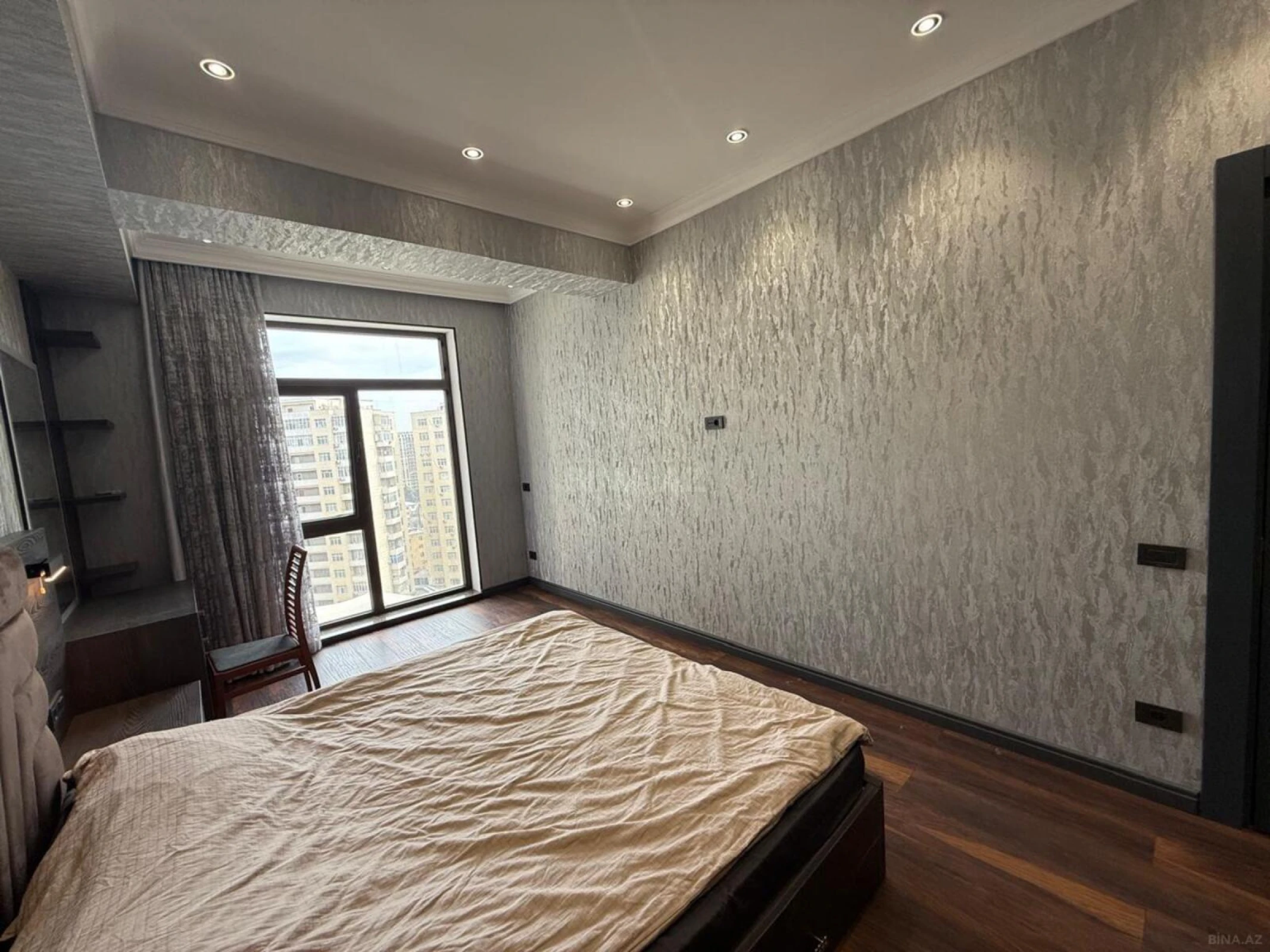 Satılır 2 otaqlı mənzil 75 m²