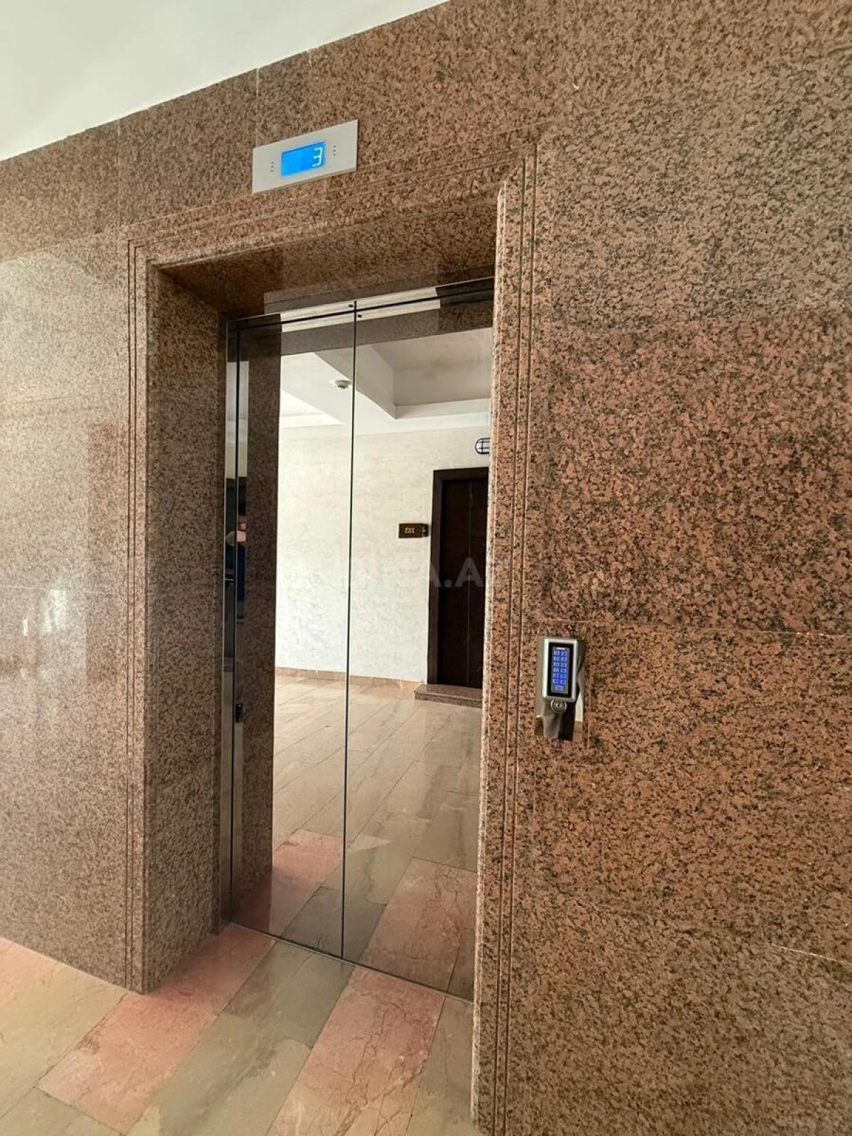 Satılır 2 otaqlı mənzil 75 m²