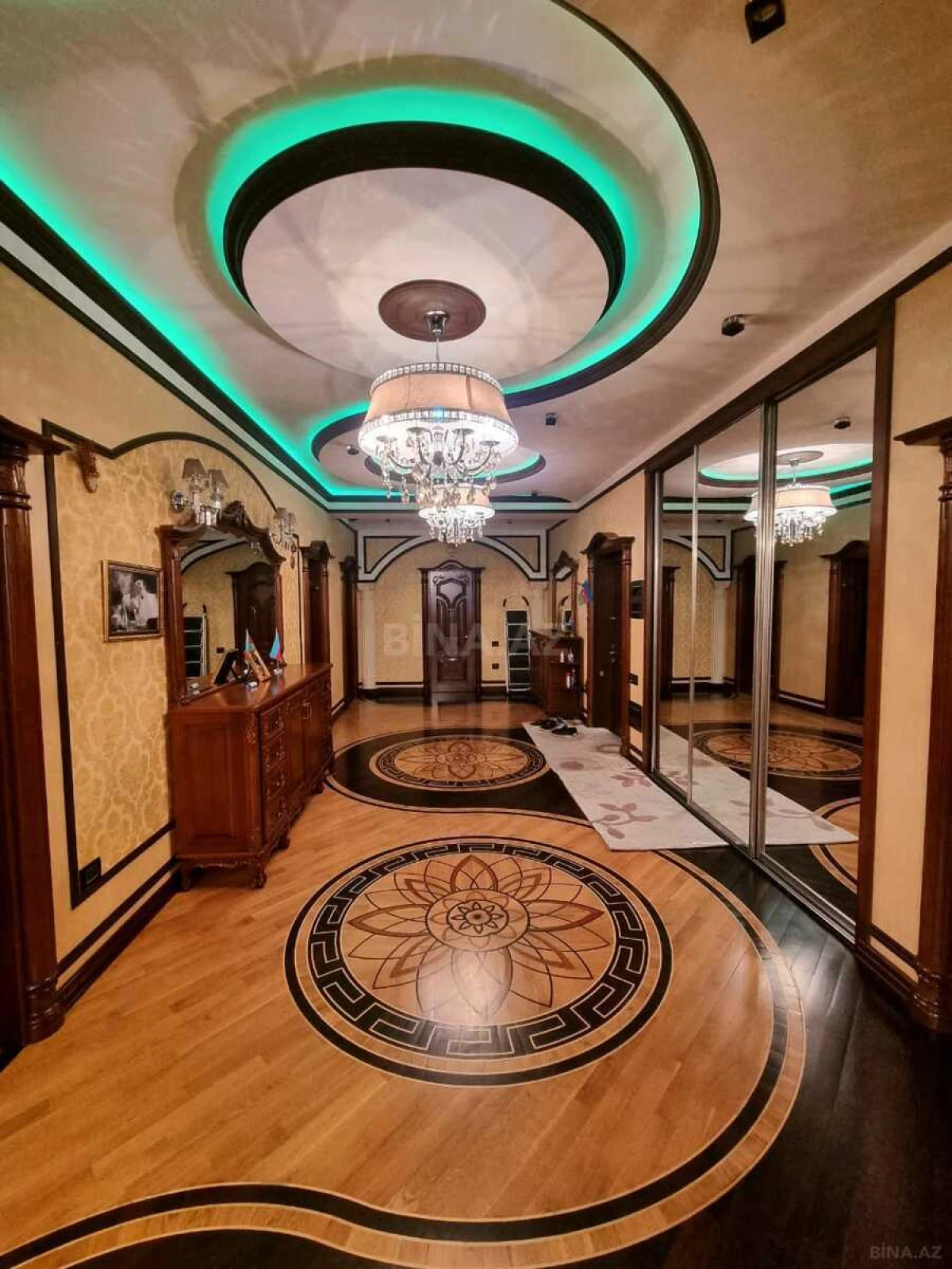 Kirayə verilir 4 otaqlı mənzil 210 m²