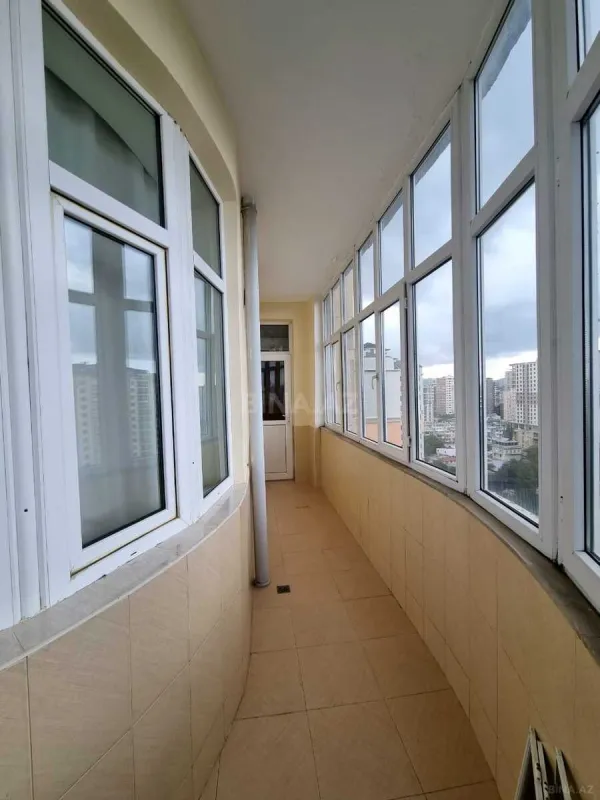 Kirayə verilir 4 otaqlı mənzil 210 m²
