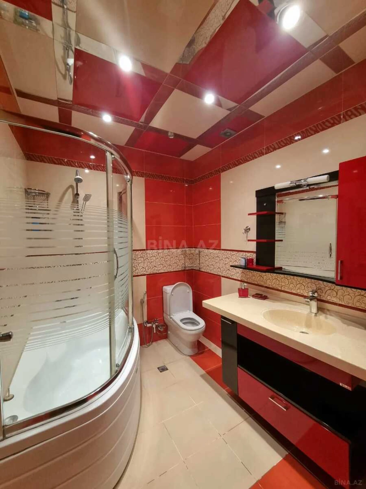 Kirayə verilir 4 otaqlı mənzil 210 m²