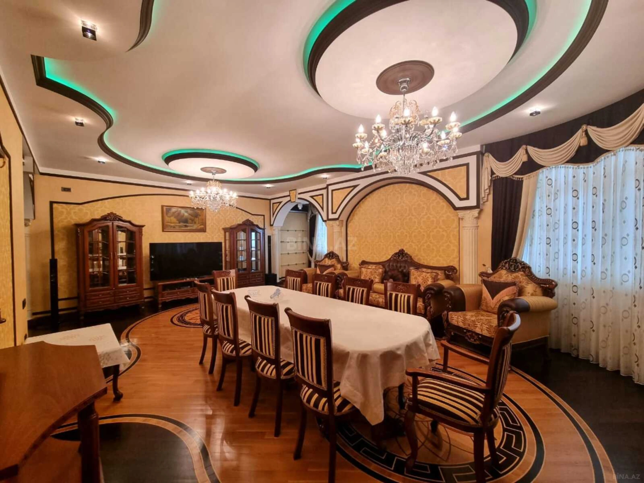 Kirayə verilir 4 otaqlı mənzil 210 m²