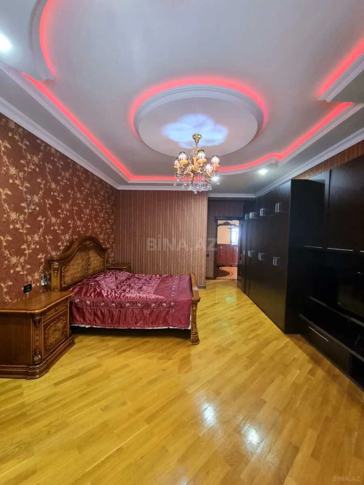 Kirayə verilir 4 otaqlı mənzil 210 m²