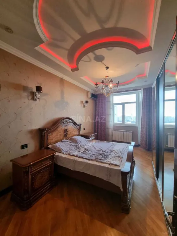 Kirayə verilir 4 otaqlı mənzil 210 m²