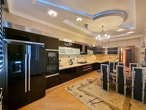 Kirayə verilir 4 otaqlı mənzil 210 m² — Bakı, Yasamal 4 otaq 210.00 m²