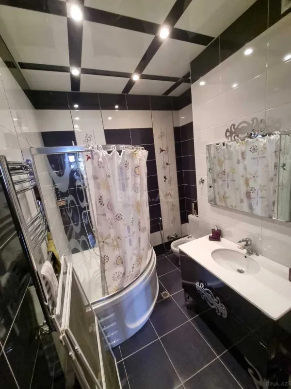 Kirayə verilir 4 otaqlı mənzil 210 m²