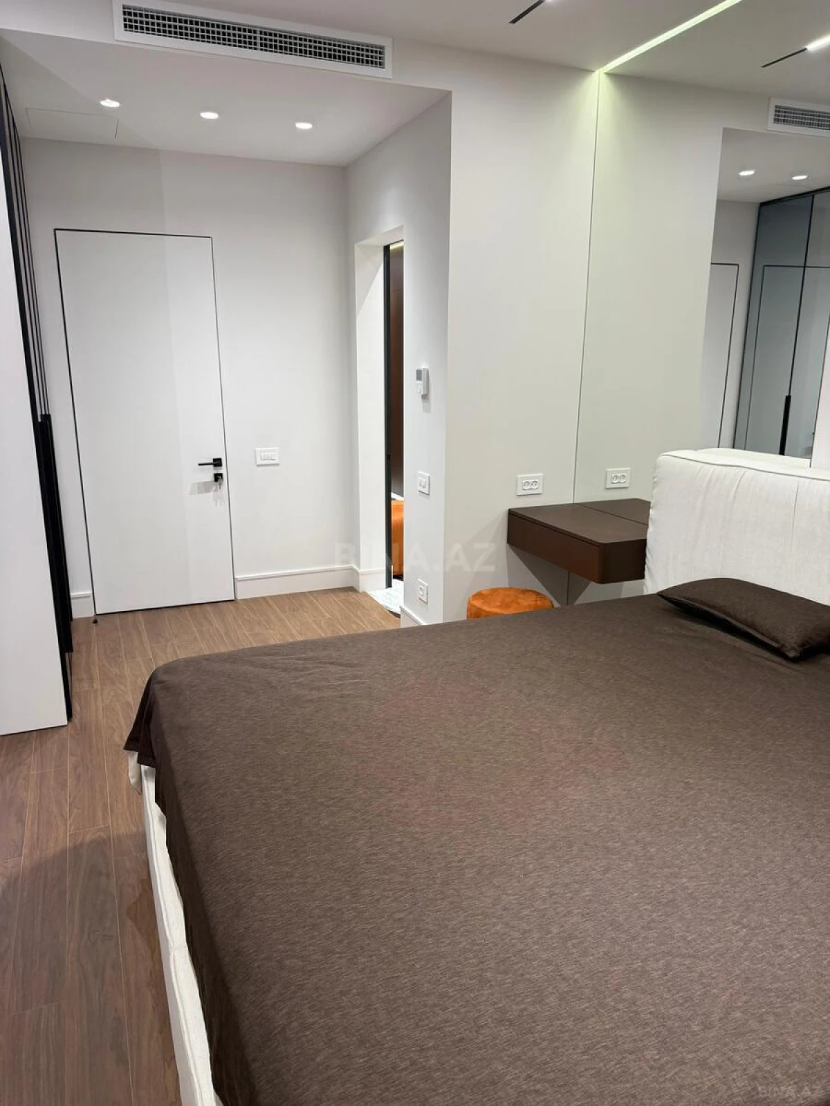 Kirayə verilir 2 otaqlı mənzil 97 m²