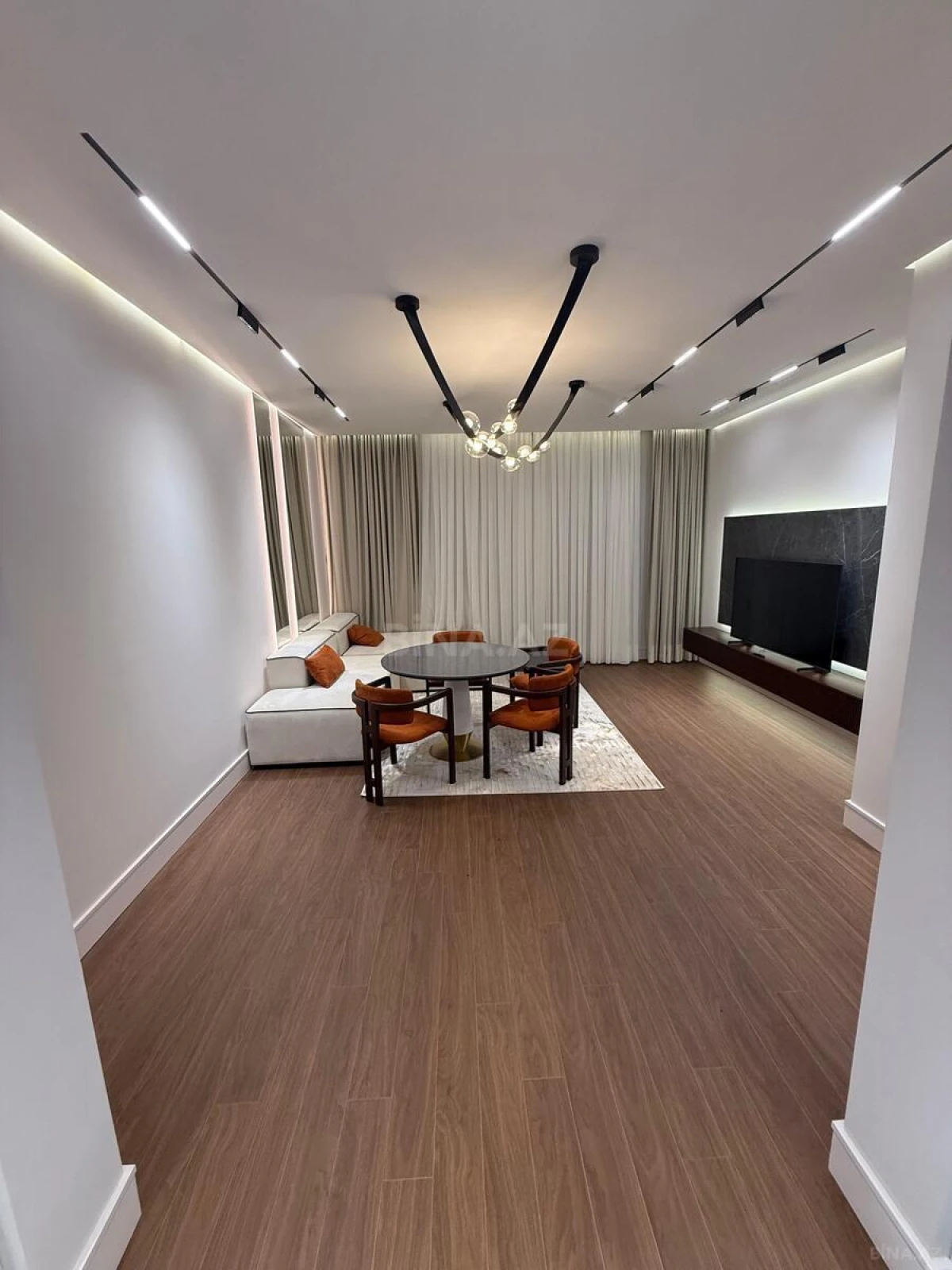 Kirayə verilir 2 otaqlı mənzil 97 m²