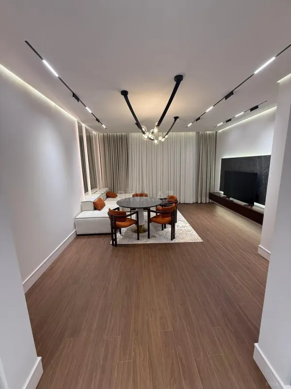 Kirayə verilir 2 otaqlı mənzil 97 m²
