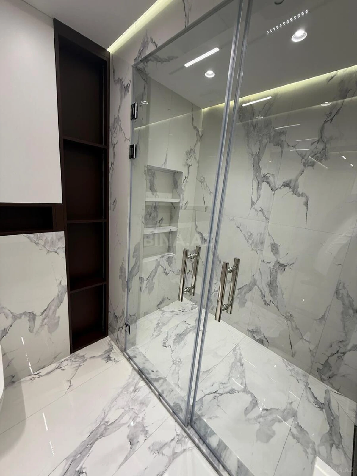 Kirayə verilir 2 otaqlı mənzil 97 m²