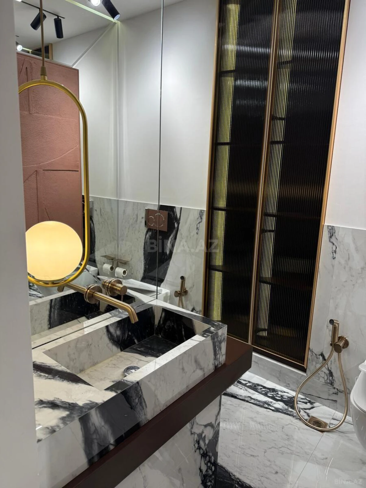 Kirayə verilir 2 otaqlı mənzil 97 m²