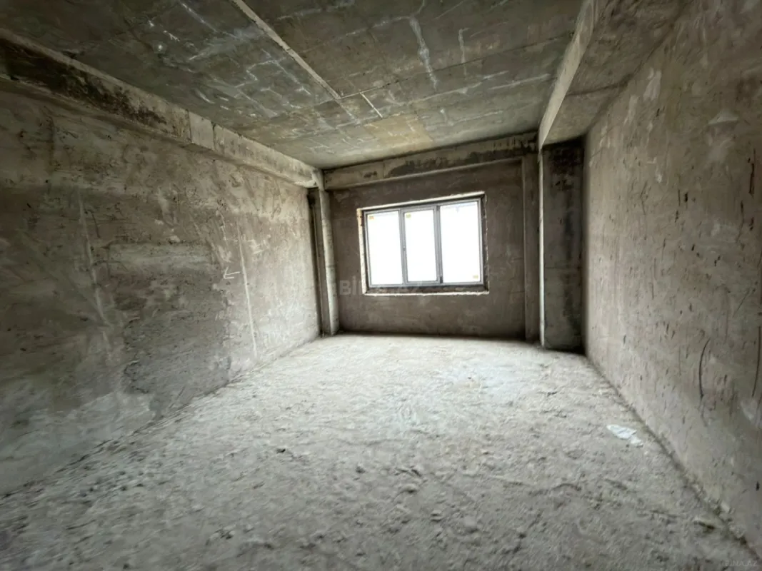 Satılır 5 otaqlı mənzil 256 m²