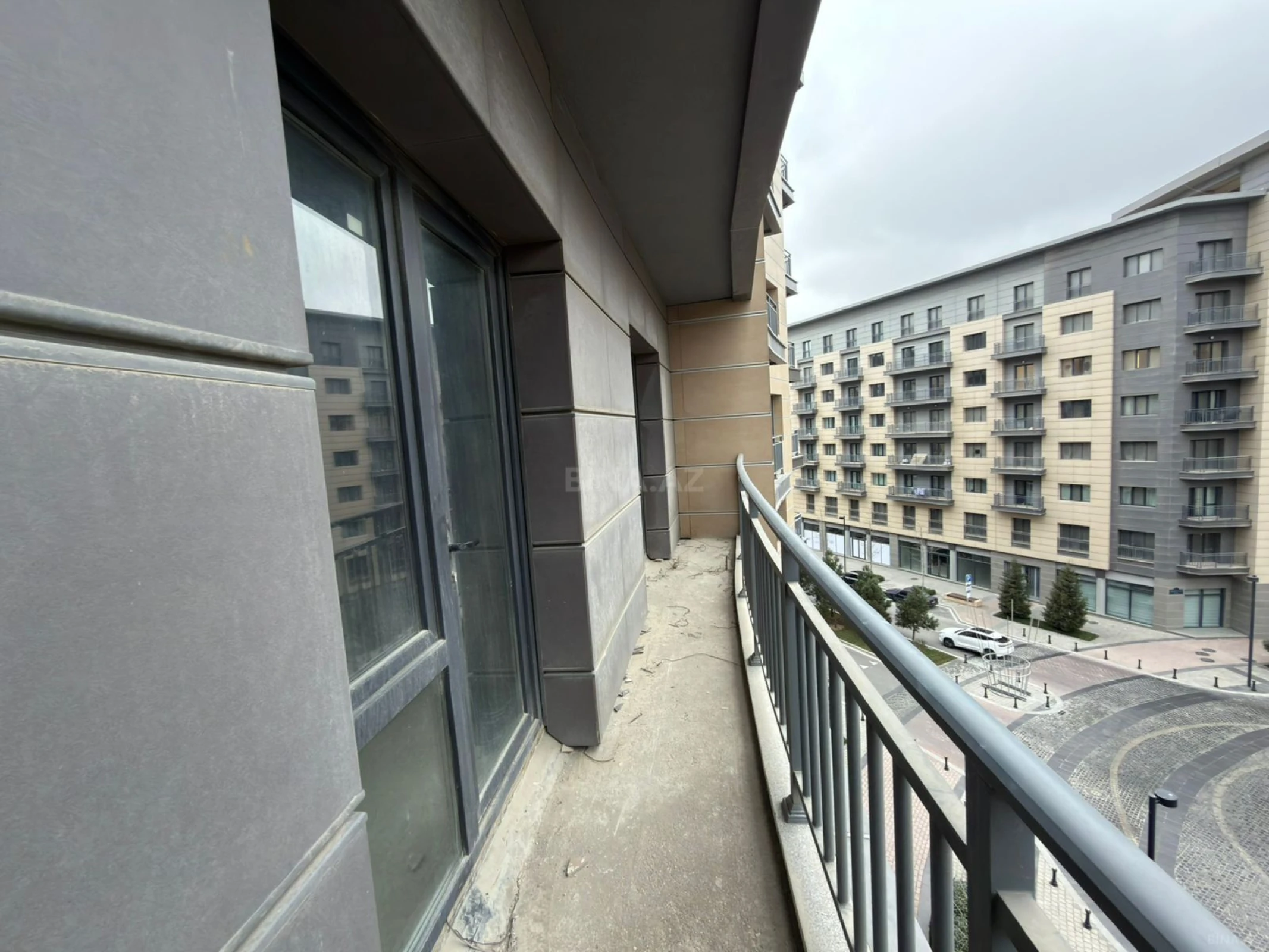 Satılır 5 otaqlı mənzil 256 m²