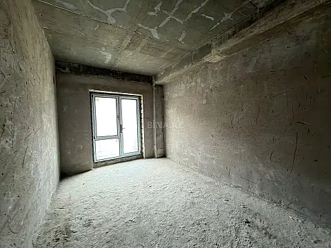 Satılır 5 otaqlı mənzil 256 m²