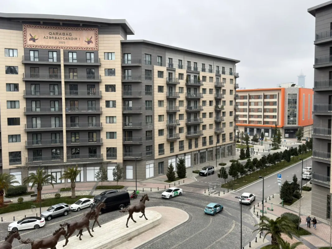 Satılır 5 otaqlı mənzil 256 m²