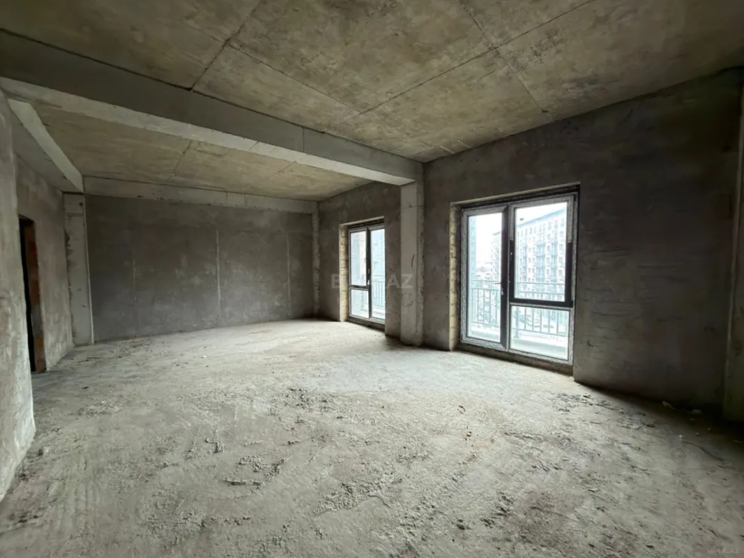 Satılır 5 otaqlı mənzil 256 m²