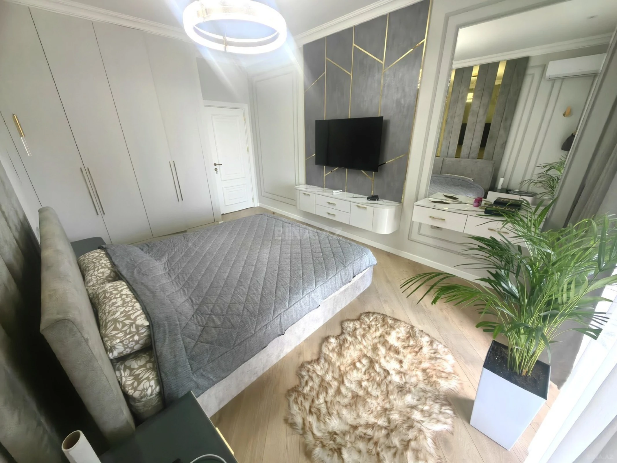 Satılır 3 otaqlı mənzil 117 m²