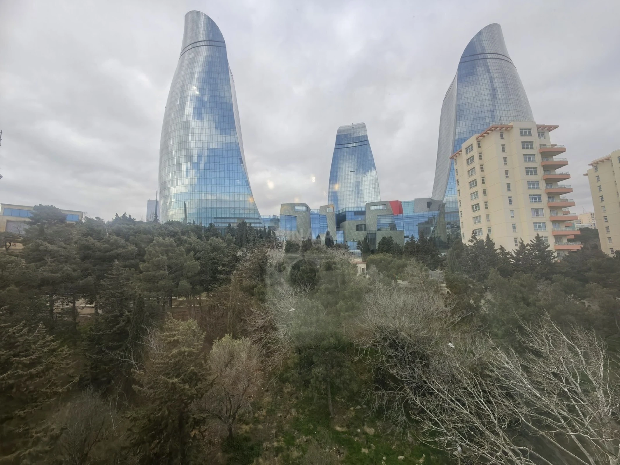 Satılır 3 otaqlı mənzil 117 m²