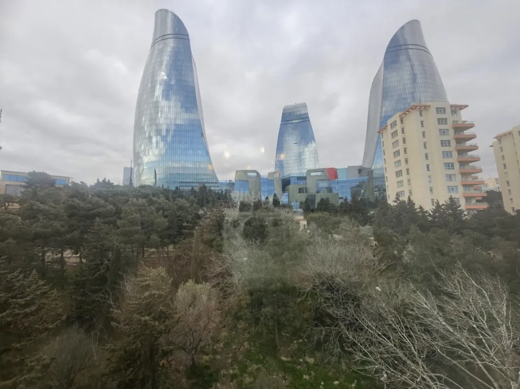 Satılır 3 otaqlı mənzil 117 m²