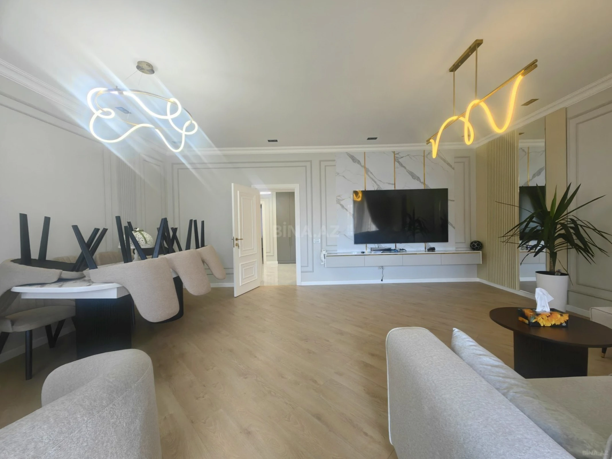 Satılır 3 otaqlı mənzil 117 m²