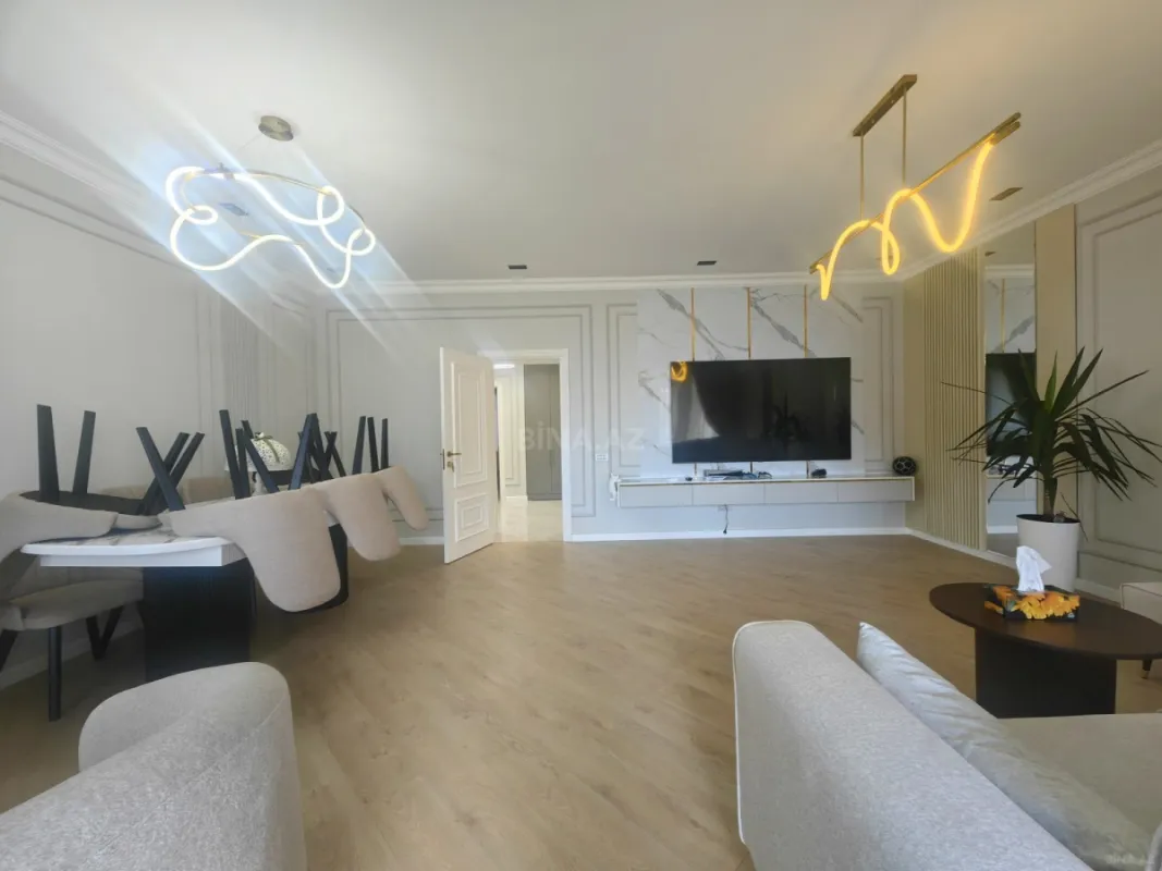 Satılır 3 otaqlı mənzil 117 m²