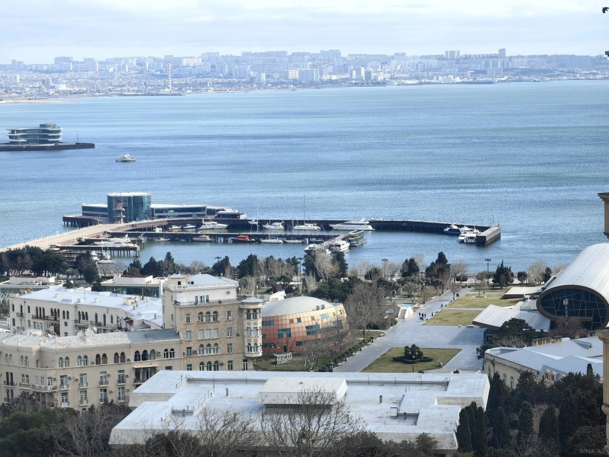 Satılır 3 otaqlı mənzil 117 m²