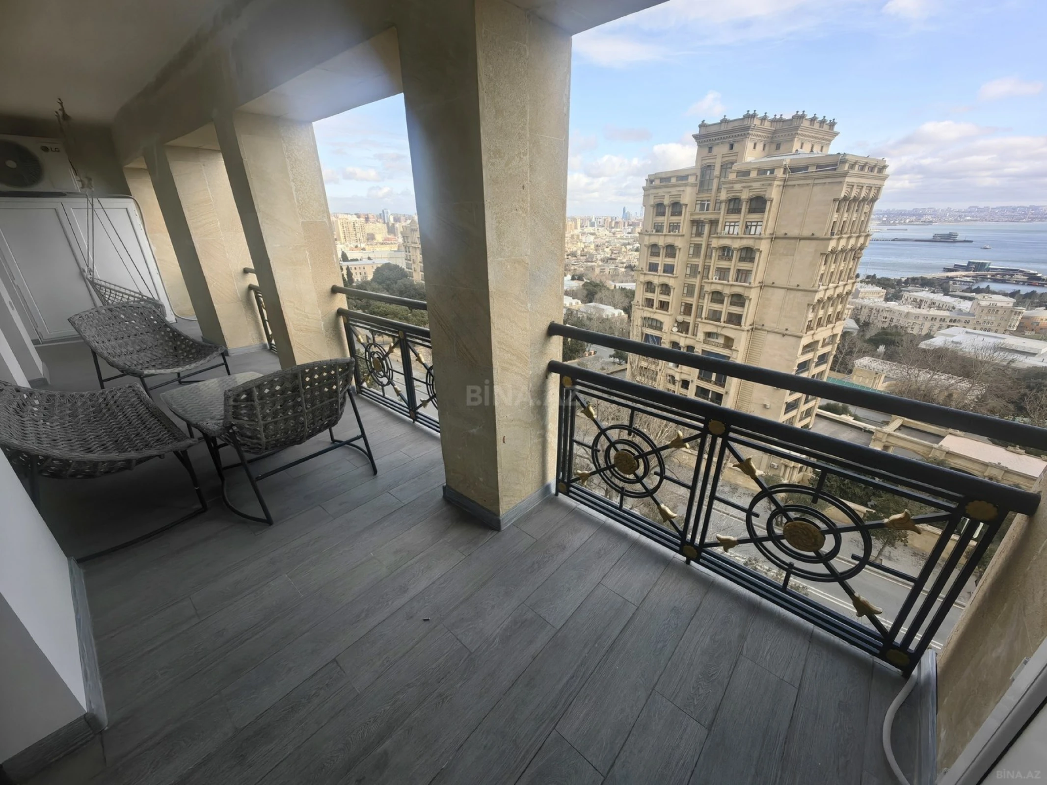 Satılır 3 otaqlı mənzil 117 m²