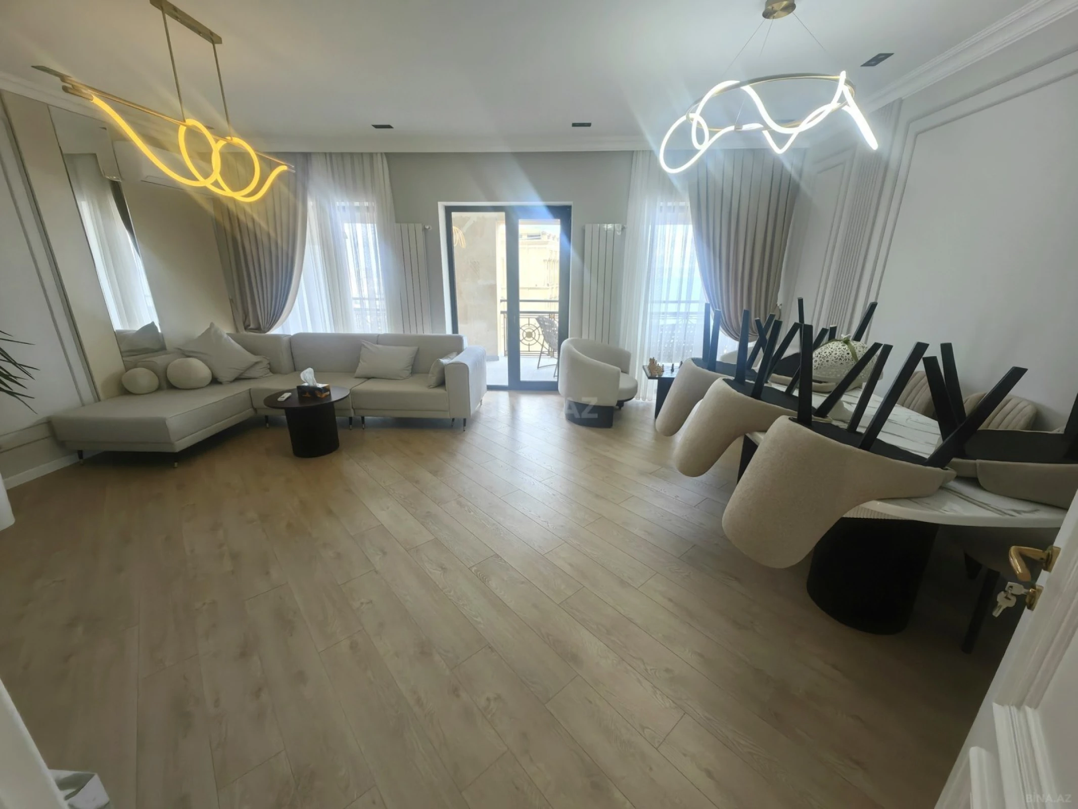 Satılır 3 otaqlı mənzil 117 m²