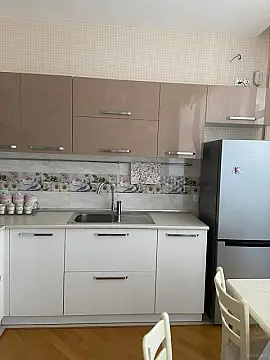 Kirayə verilir 2 otaqlı mənzil 86 m²