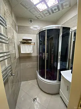 Kirayə verilir 2 otaqlı mənzil 86 m²