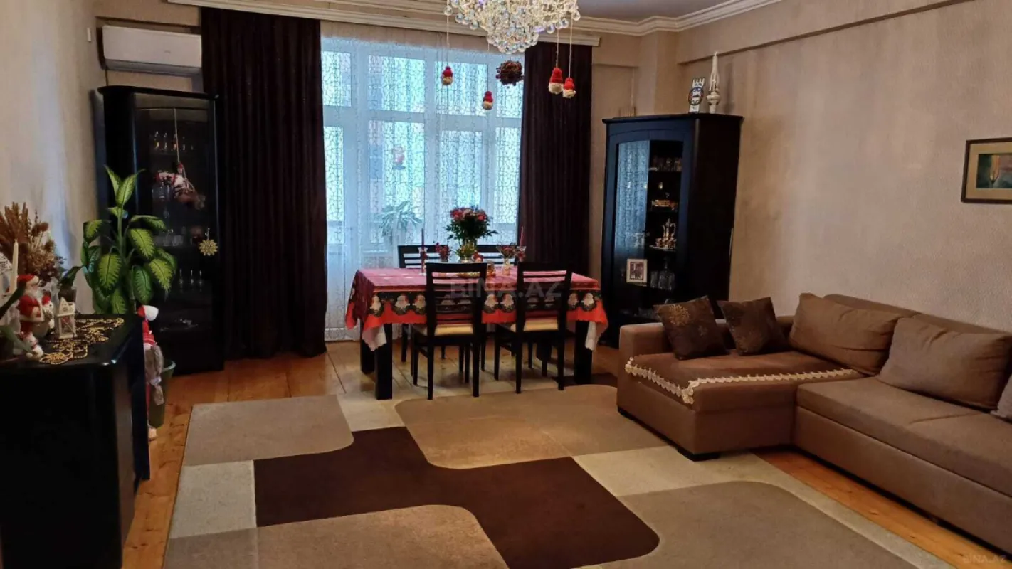 Satılır 3 otaqlı mənzil 148 m²