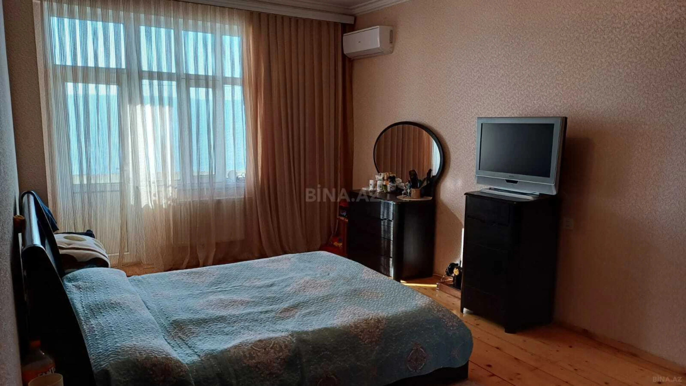 Satılır 3 otaqlı mənzil 148 m²