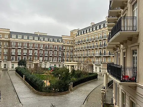 Satılır 3 otaqlı mənzil 120 m²