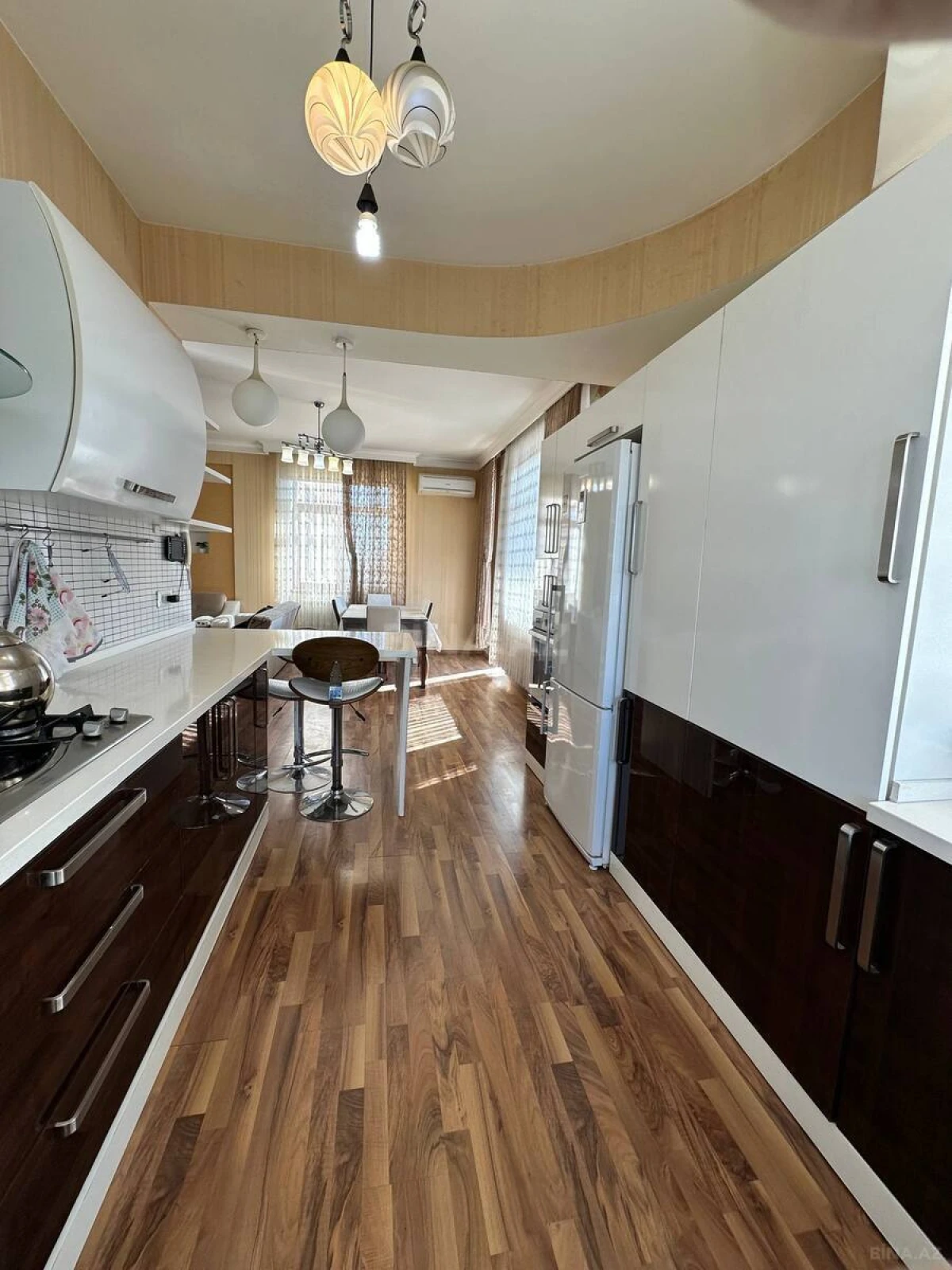 Satılır 3 otaqlı mənzil 98 m²