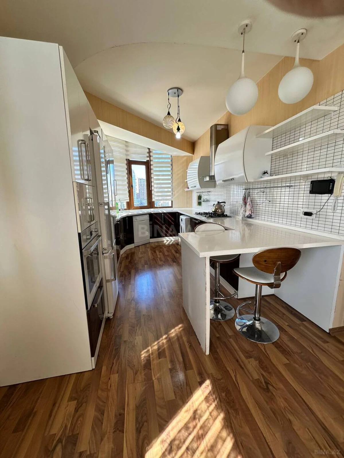 Satılır 3 otaqlı mənzil 98 m²