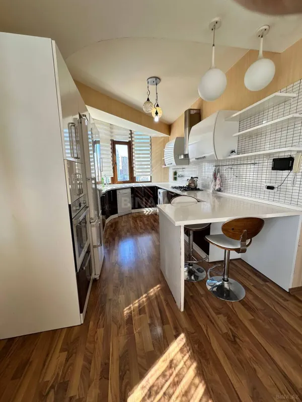 Satılır 3 otaqlı mənzil 98 m²