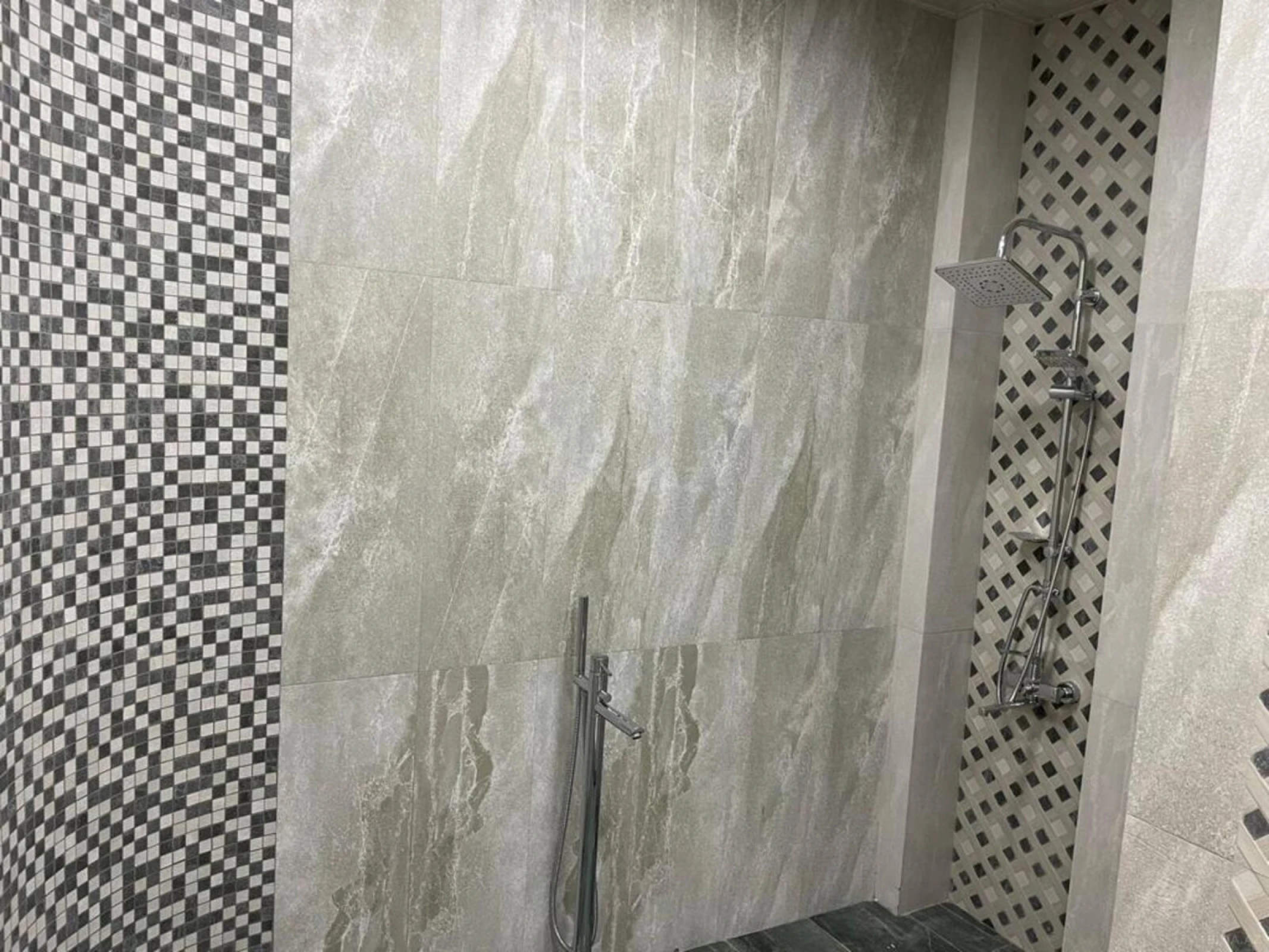 Kirayə verilir 4 otaqlı mənzil 200 m²