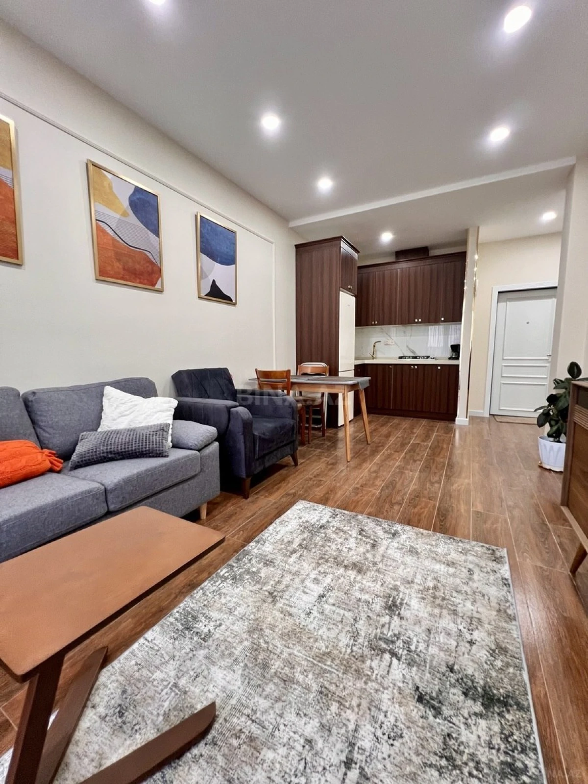 Satılır 2 otaqlı mənzil 56 m²