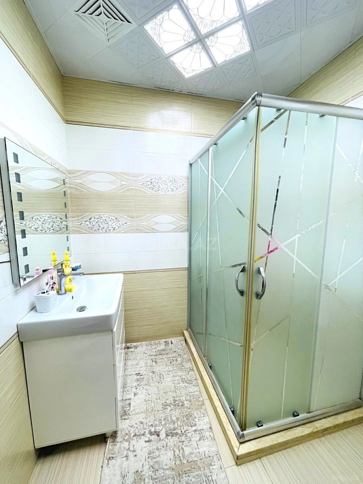 Satılır 3 otaqlı mənzil 118 m²